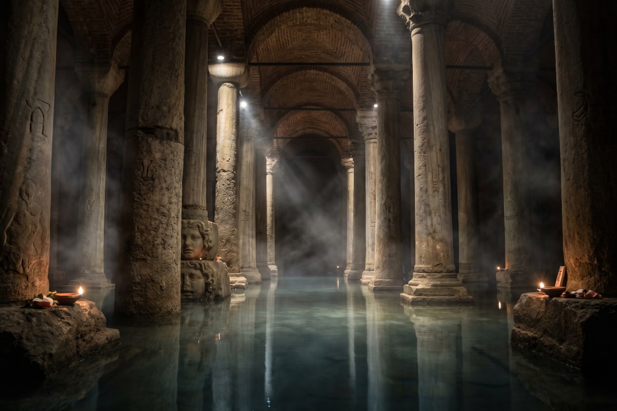 Whispers in the Dark: Unveiling the Myths and Legends of Istanbul\'s Cisterns