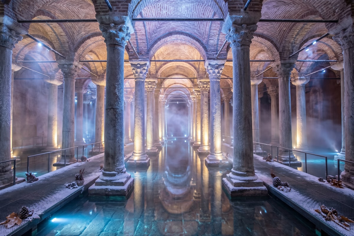 Winter Wonders: Experiencing the Enchantment of Istanbul\'s Cisterns